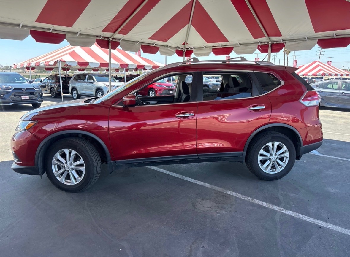 2016 Nissan Rogue SV — photo 7 of 13