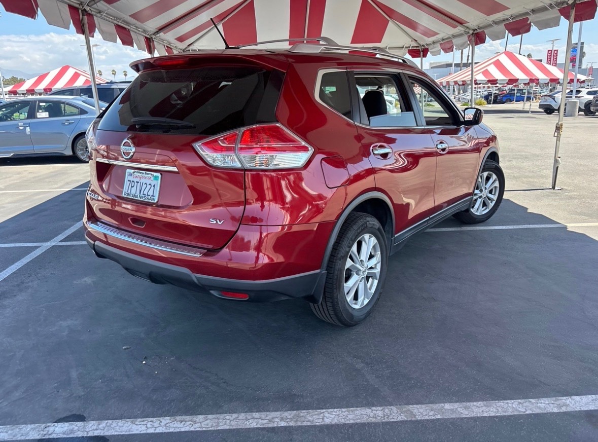 2016 Nissan Rogue SV — photo 5 of 13