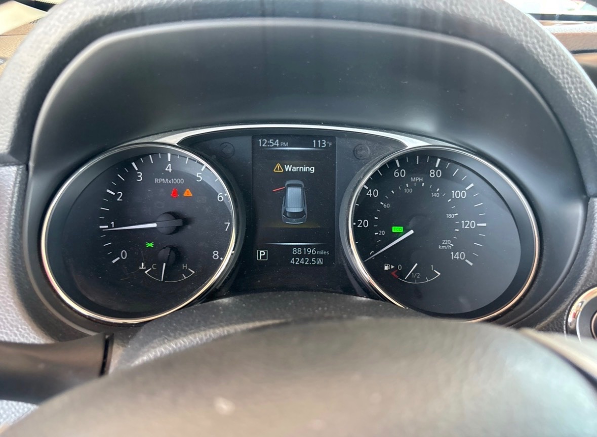 2016 Nissan Rogue SV — photo 10 of 13