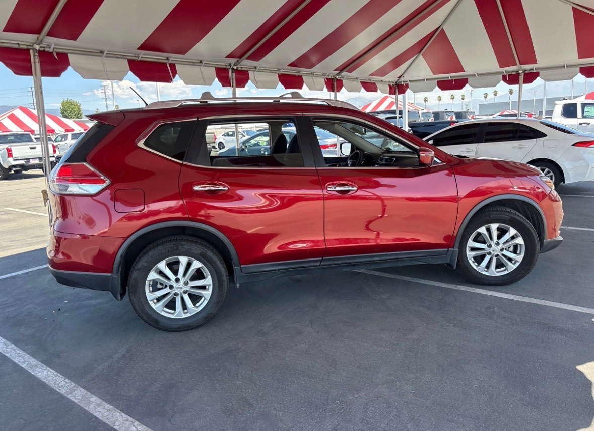 2016 Nissan Rogue SV — photo 4 of 13