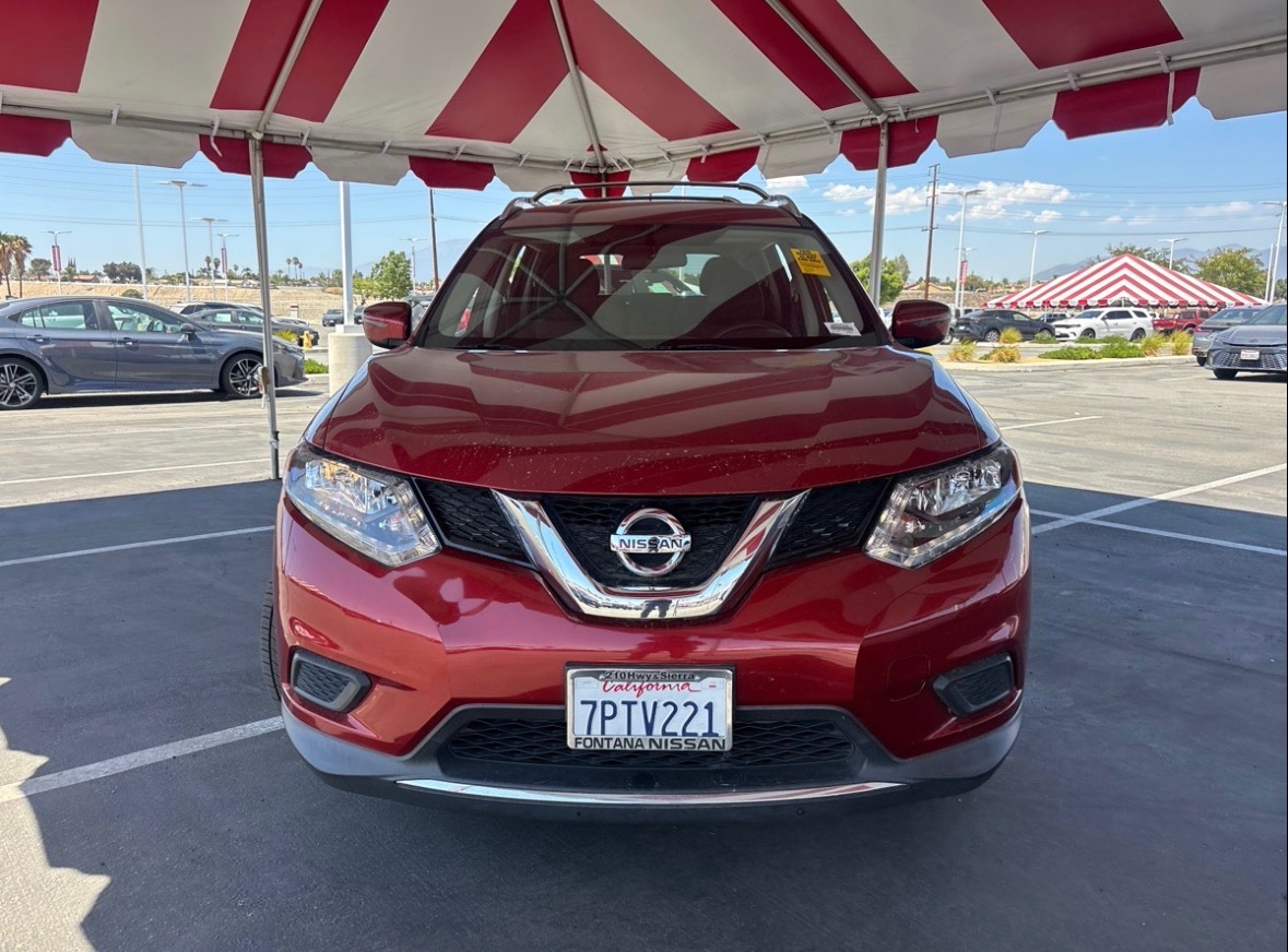 2016 Nissan Rogue SV — photo 2 of 13