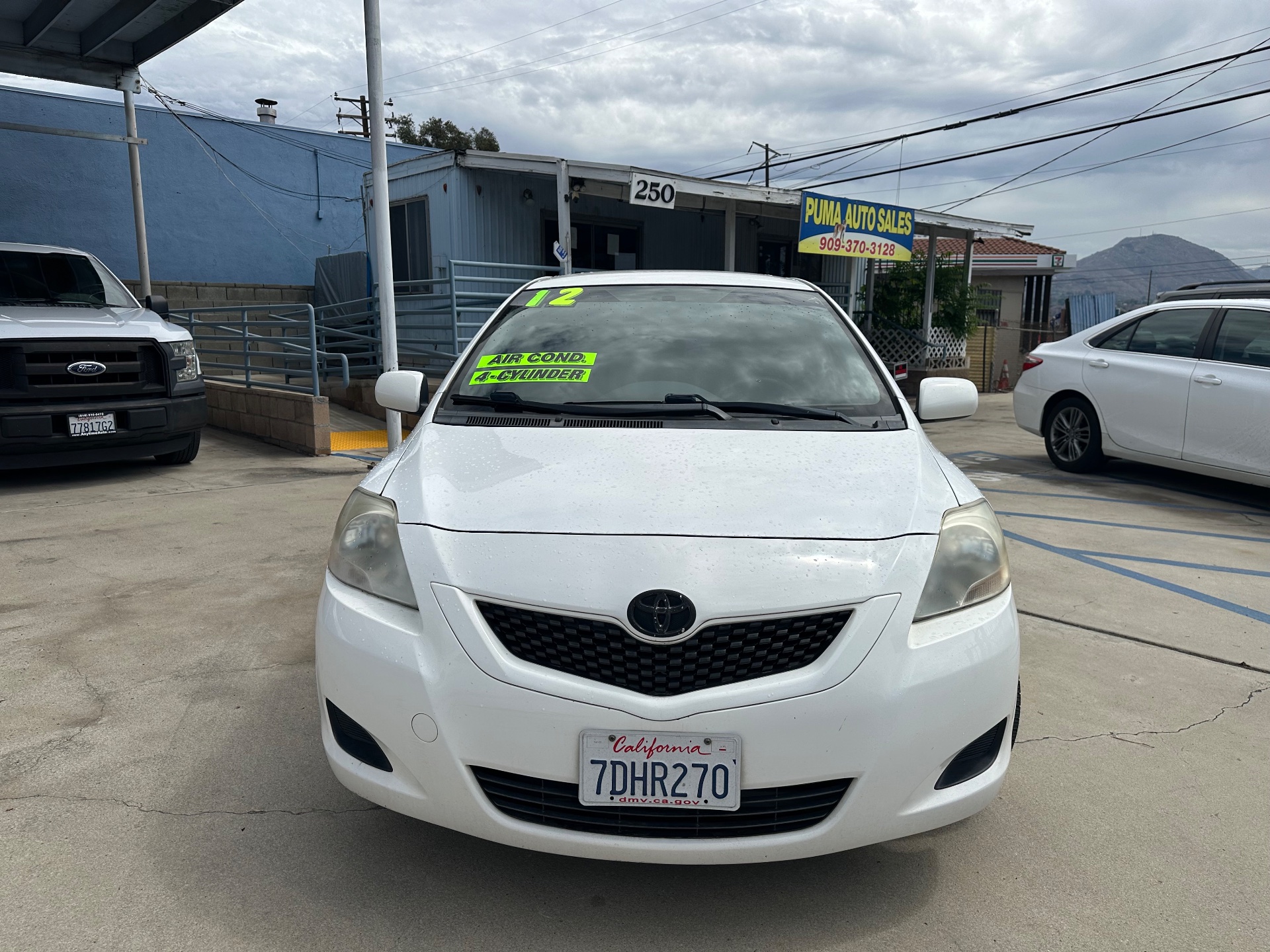 2012 Toyota Yaris  — photo 2 of 11