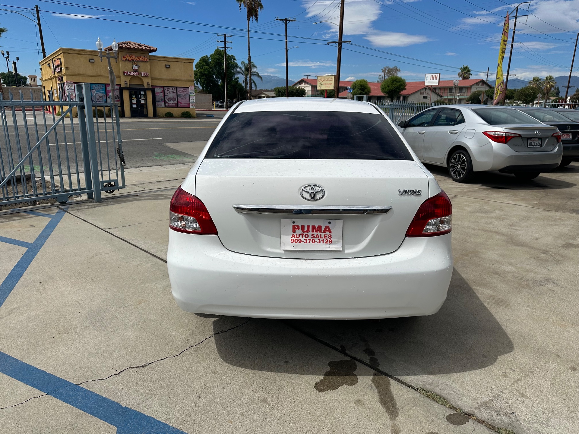 2012 Toyota Yaris  — photo 6 of 11