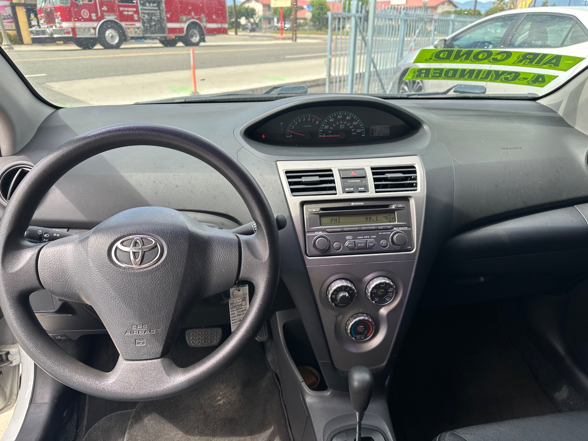 2012 Toyota Yaris  — photo 10 of 11