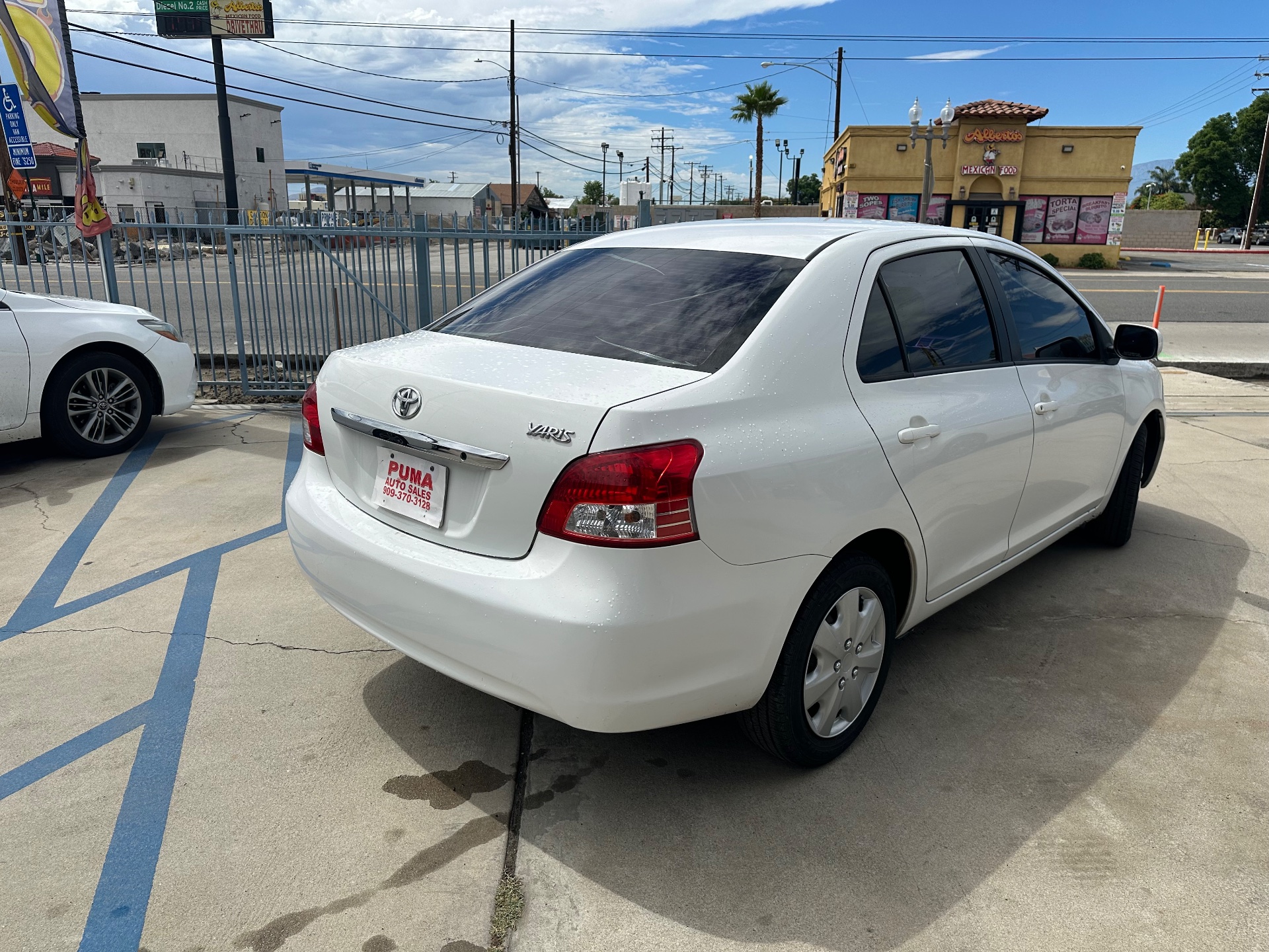 2012 Toyota Yaris  — photo 5 of 11