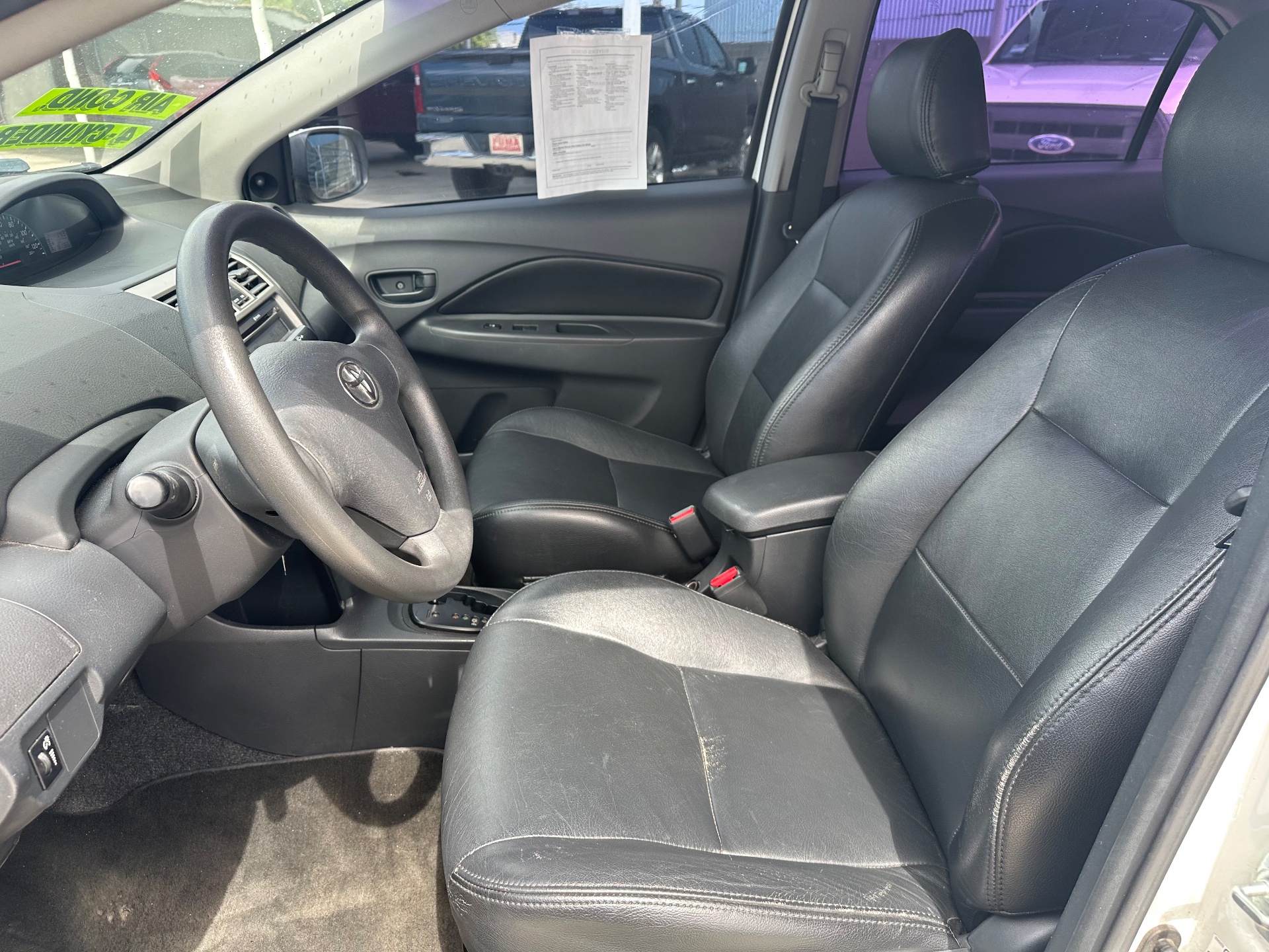 2012 Toyota Yaris  — photo 9 of 11