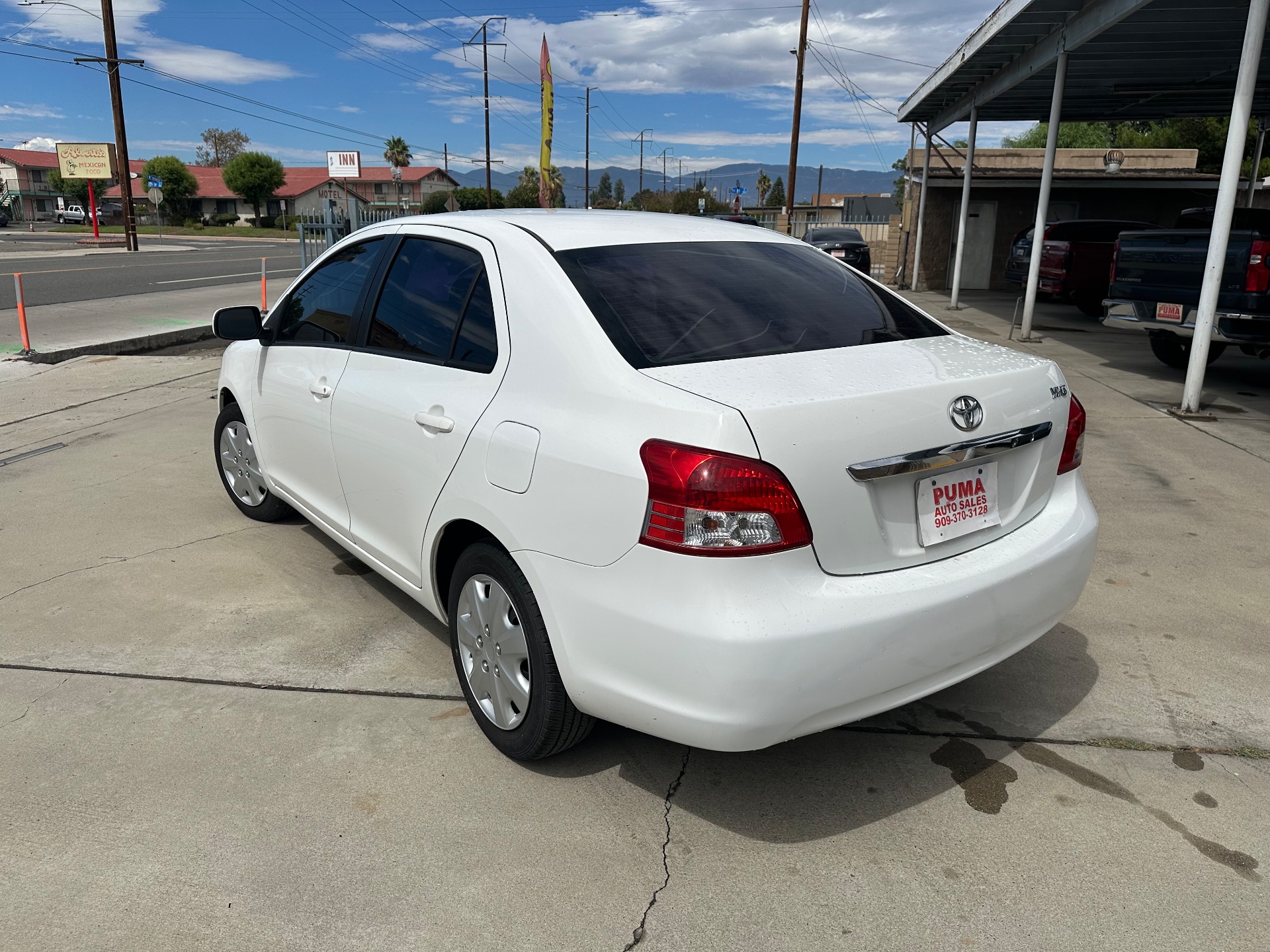 2012 Toyota Yaris  — photo 7 of 11